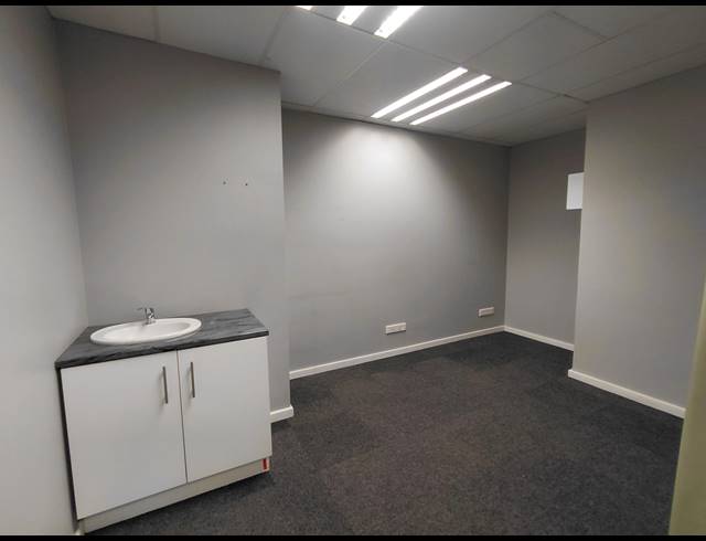 85M² MEDICAL SUITE TO LET IN FOURWAYS